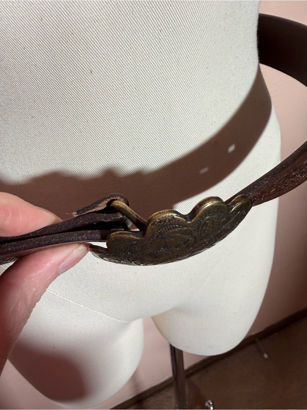 Garnet hill southwestern tooled leather oversized brass flower buckle belt - Picture 7 of 16